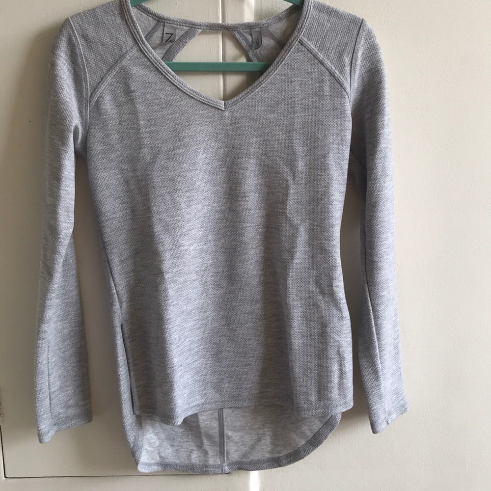 Long sleeve open back long sleeve shirt